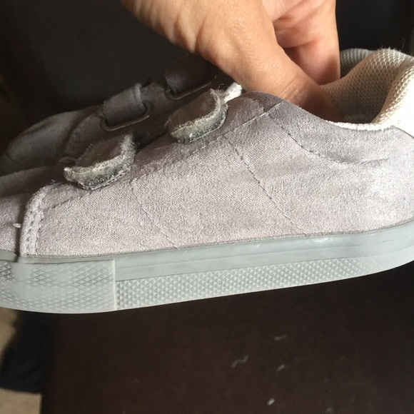 Sneaker - Picture 3 of 4